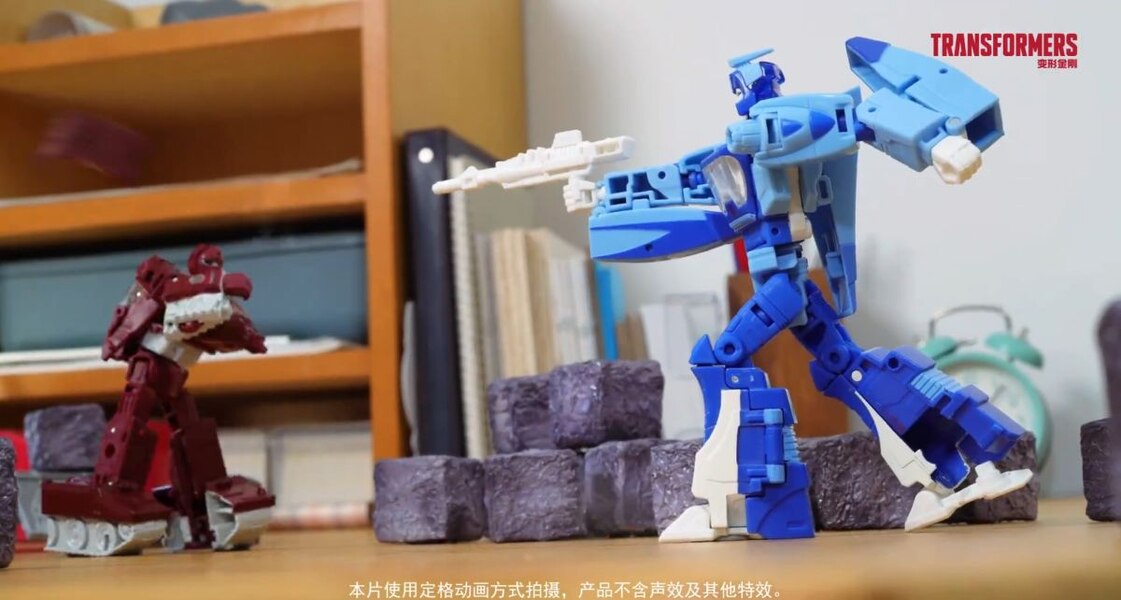 Transformers Mysterious Sneak Attack   Official Stop Motion Image  (9 of 21)